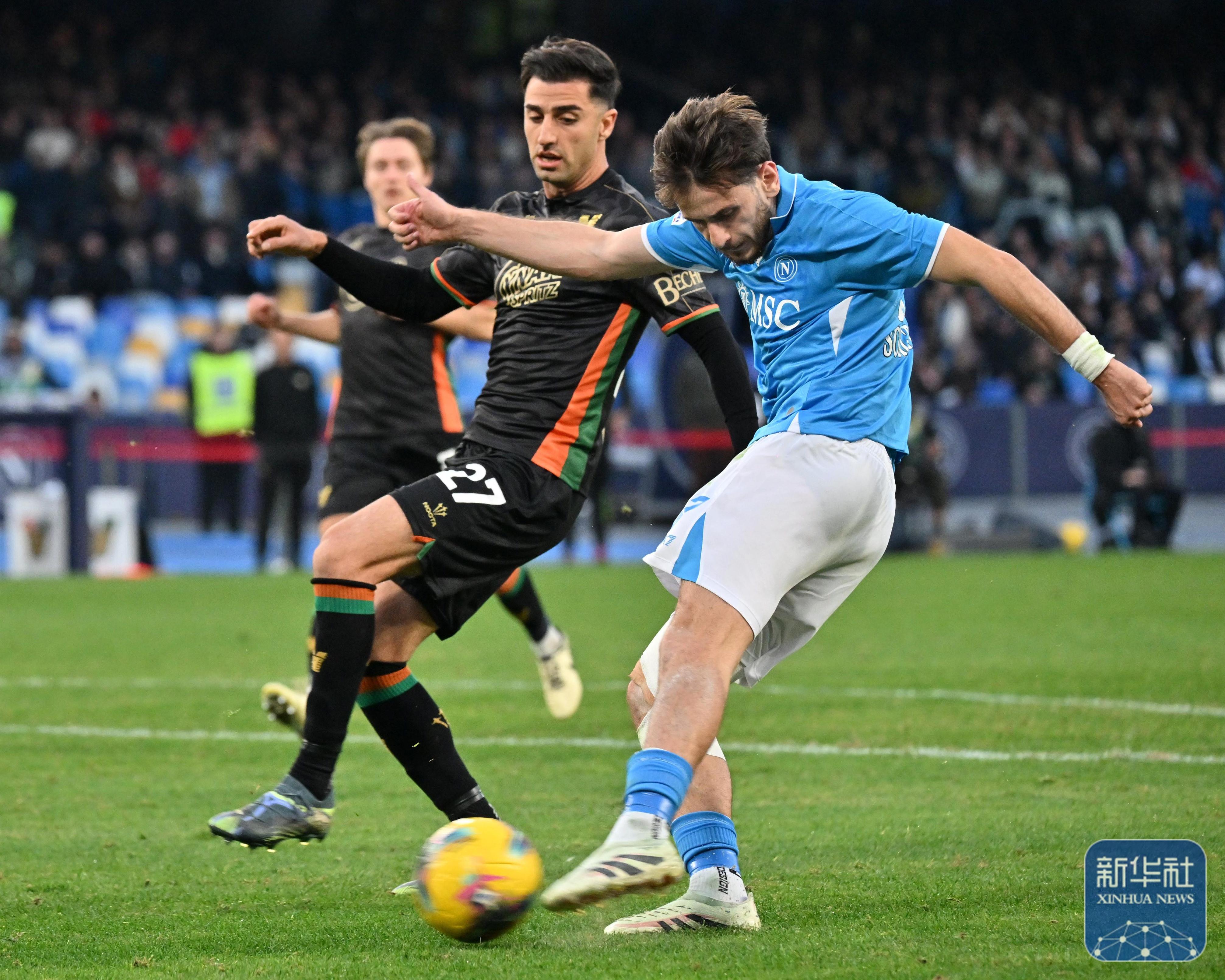 罗马客场战平那不勒斯,保持不败纪录 罗马客场战平那不勒斯,保持不败纪录