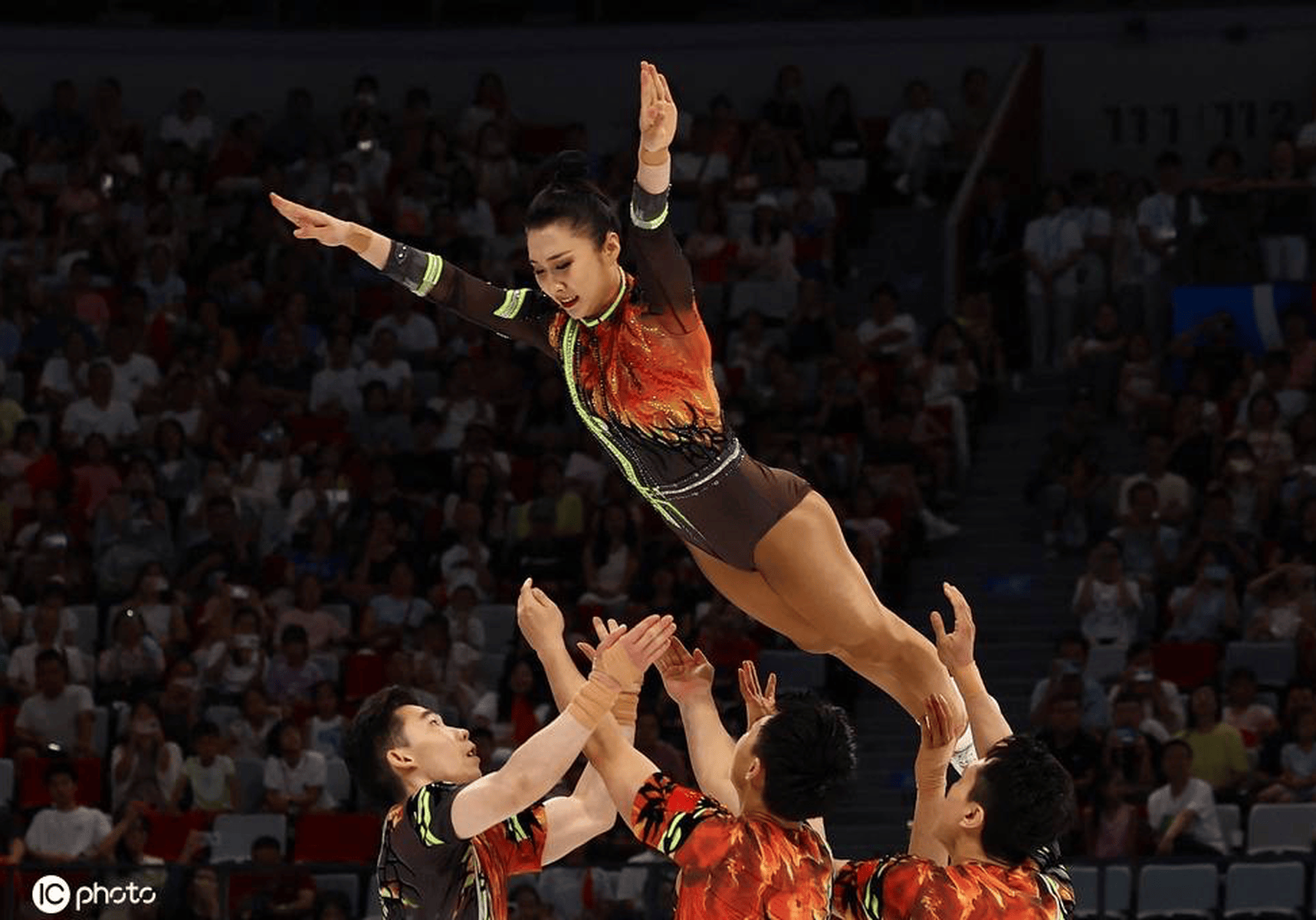 体操世界冠军重回赛场，表现超乎预期