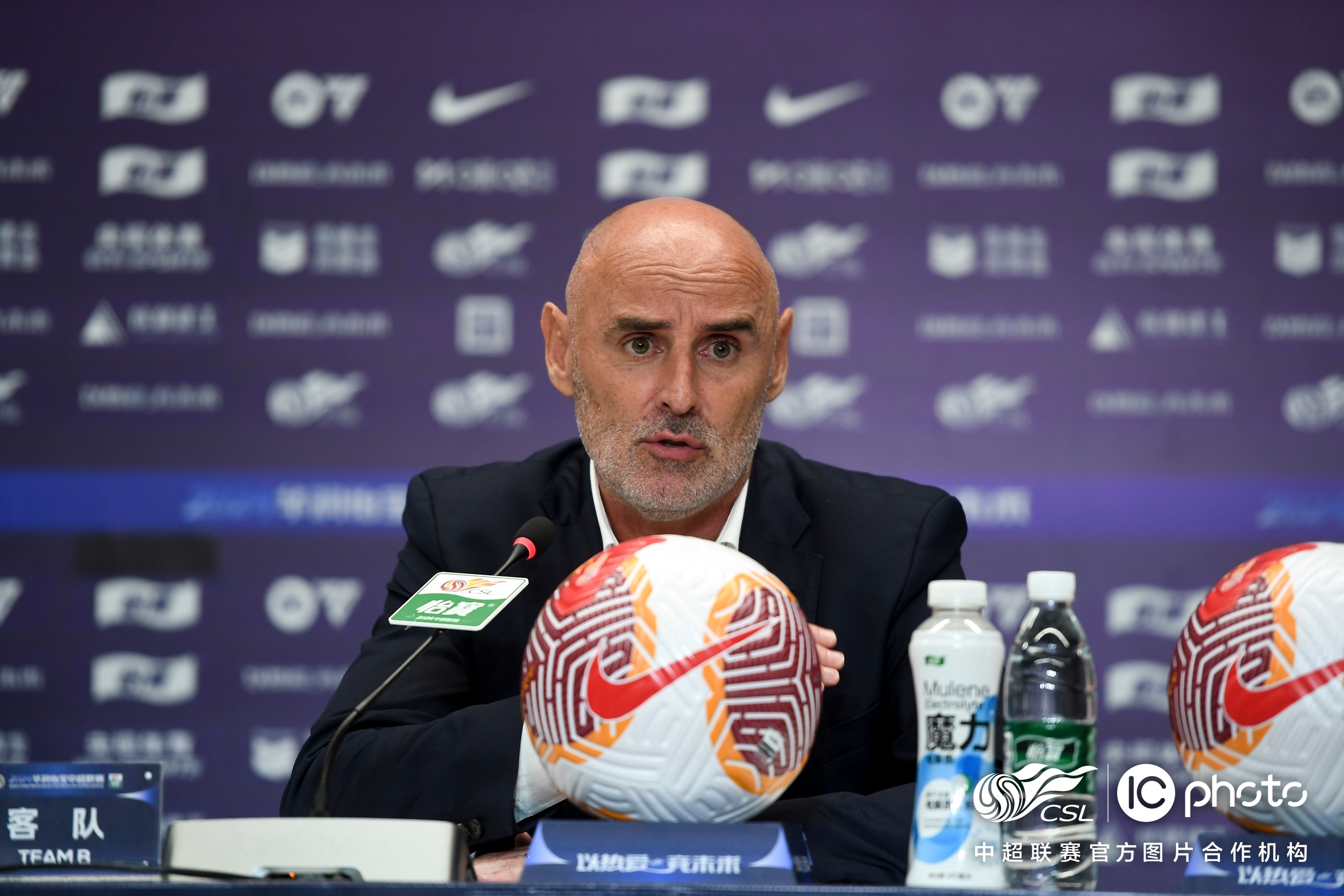 包含斯图加特主教练展望新赛季目标的词条