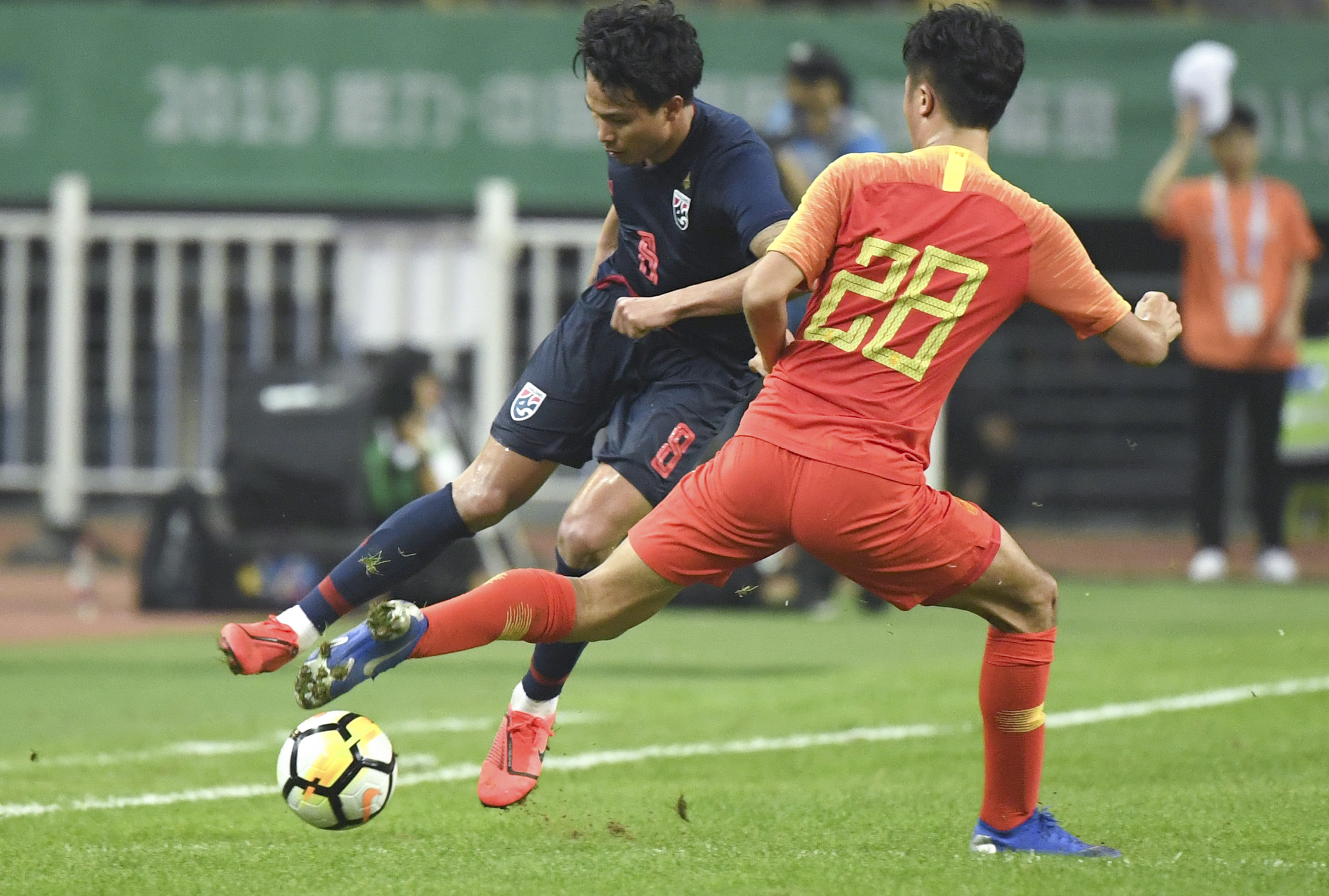 包含国内足球队Appoint新教练，备战欧洲足球比赛的词条