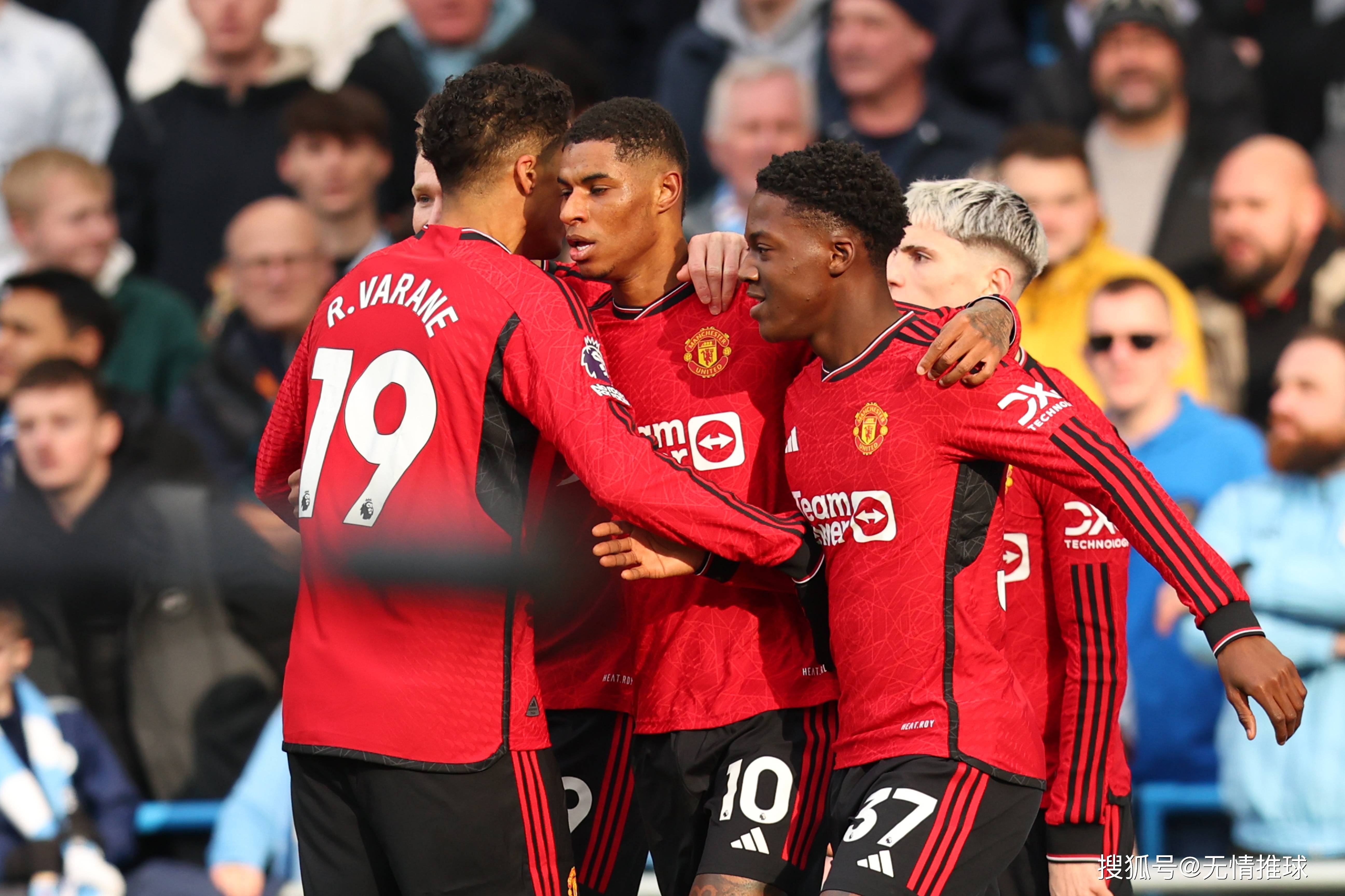 曼联客场逆袭战胜对手，实现反超的简单介绍