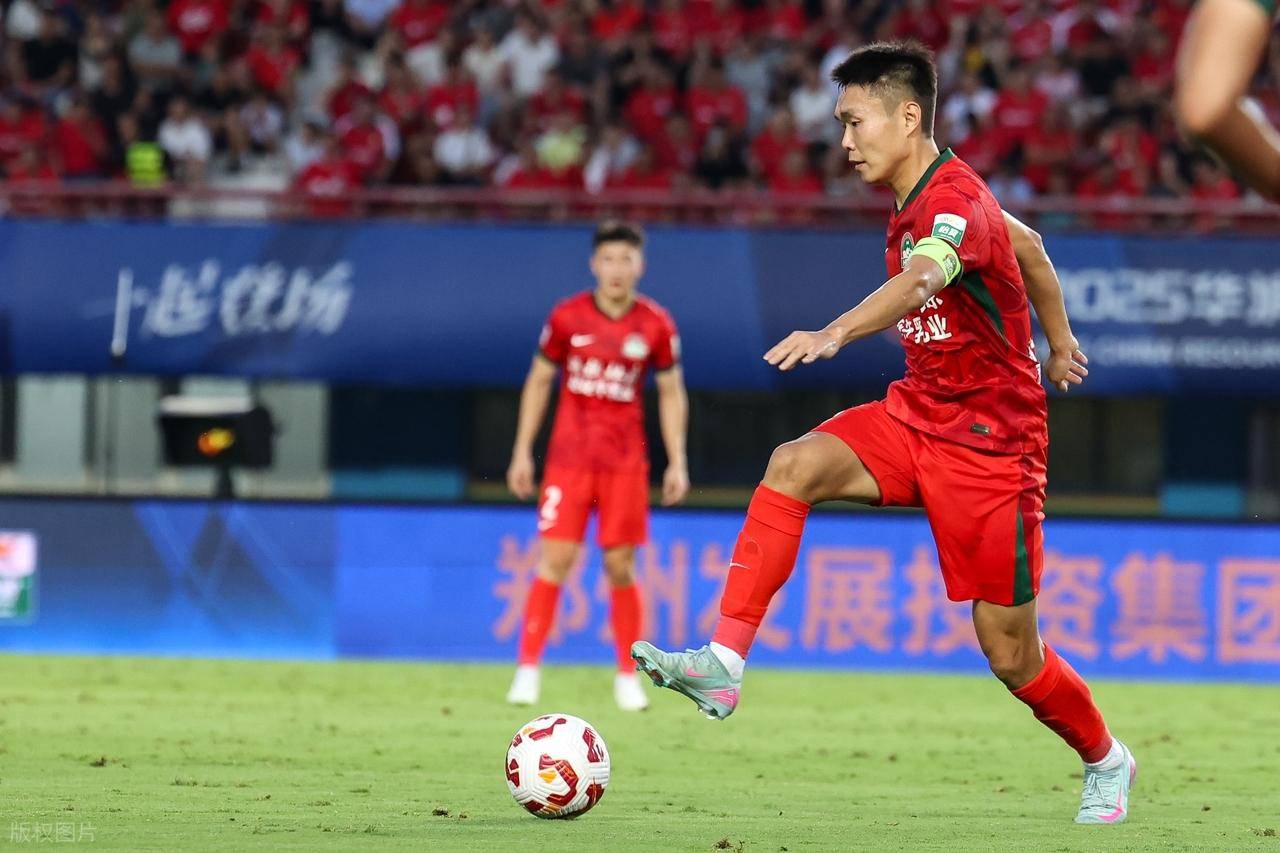 精妙对抗两队球员的精彩表现互相呼应 精妙对抗两队球员的精彩表现互相呼应