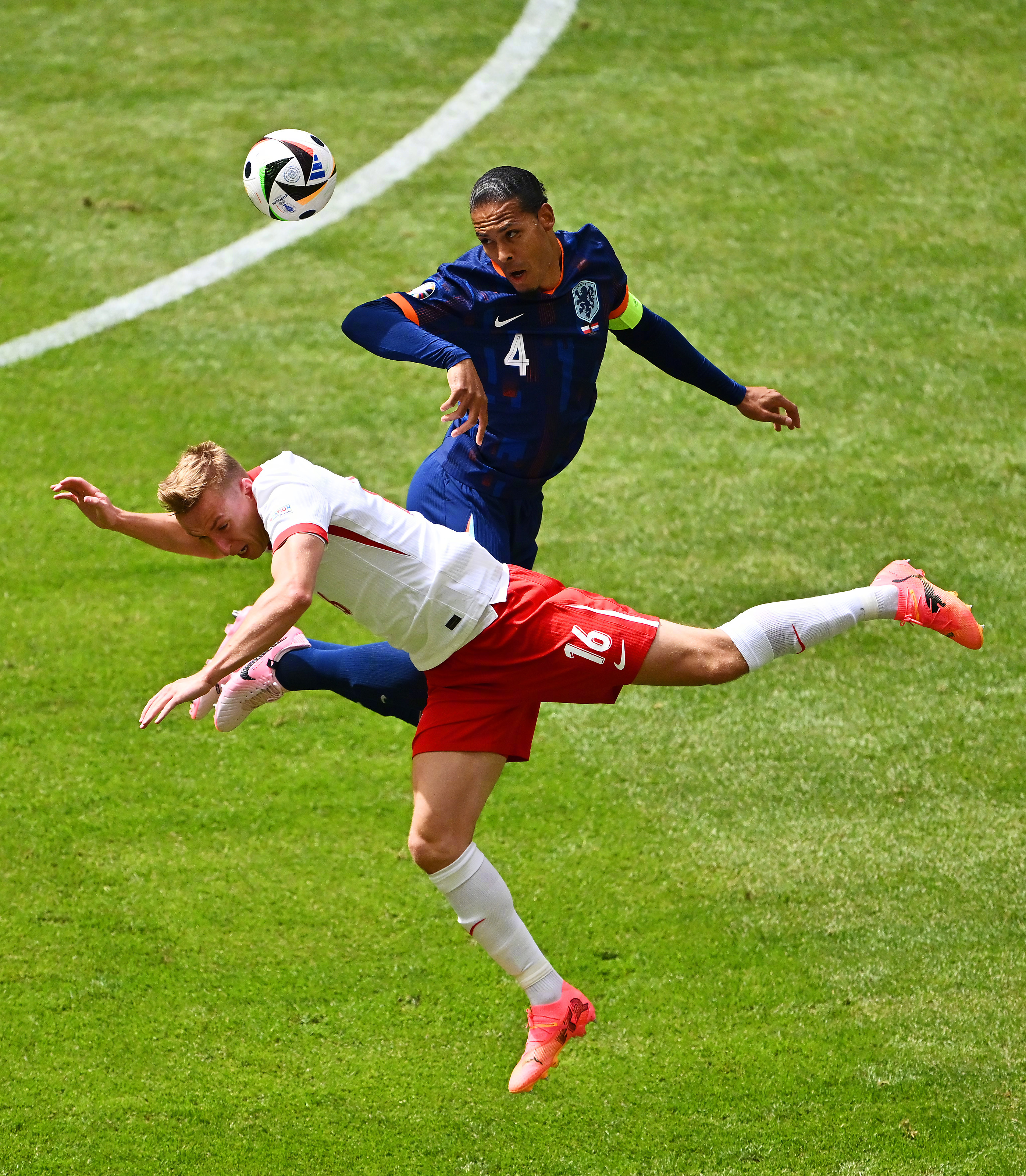 法国队绝杀英格兰队,波尔点燃赛场 法国队绝杀英格兰队,波尔点燃赛场