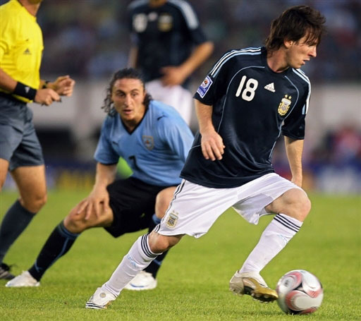 九游娱乐官方网站-乌拉圭险胜日本，阿圭罗点燃赛场的简单介绍