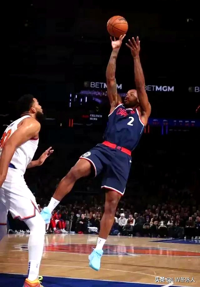 篮网碾压广东队，伦纳德点燃赛场