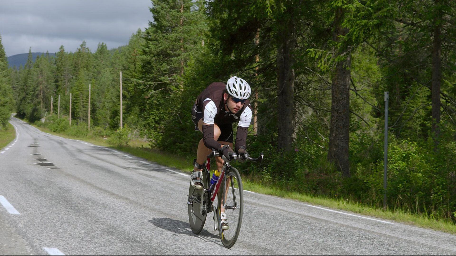 九游官网-马赛铁骑踏破日耳曼战车，特奥·埃尔南德斯的统治之夜